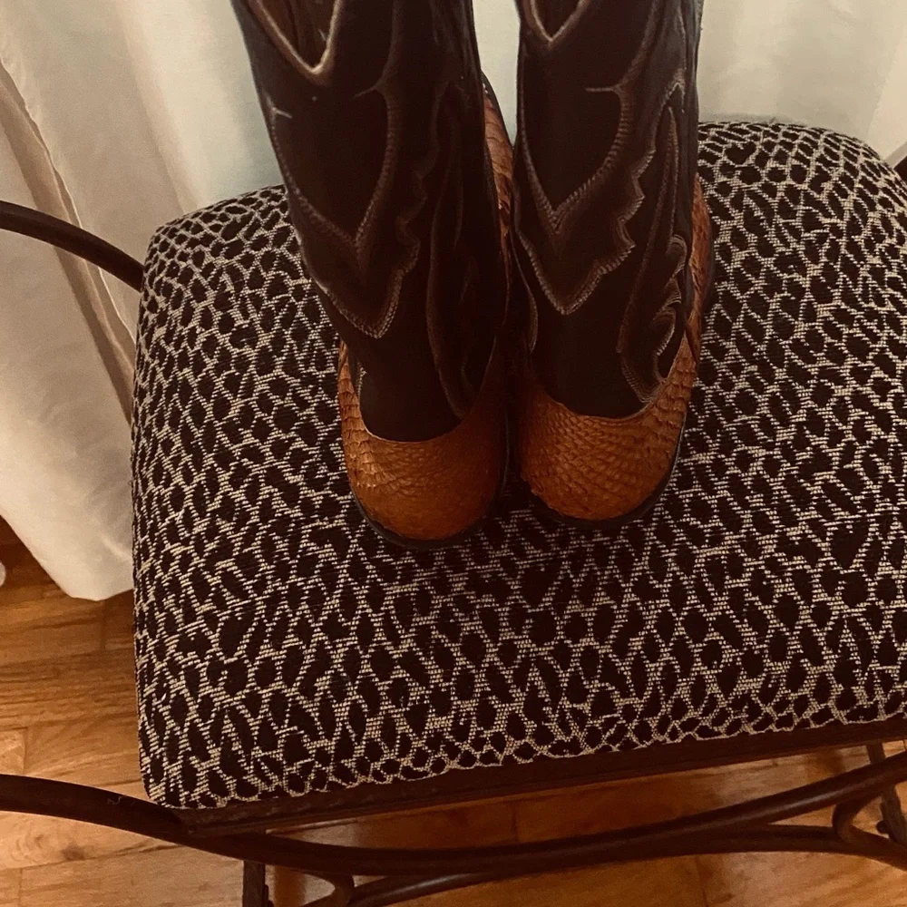 Brown and Black Western Boots - Picture 3 of 6